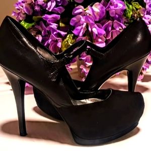 Women's size 10 Guess black leather heels